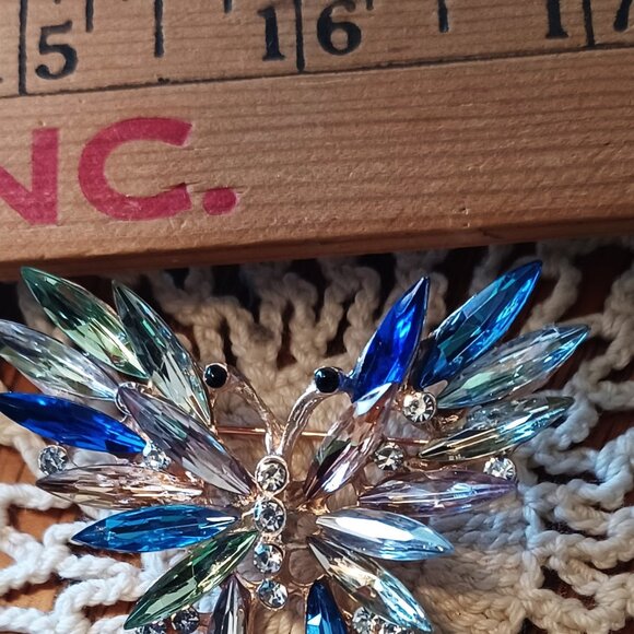 Rhinestone Butterfly Brooch Variegated Blues - Picture 5 of 6